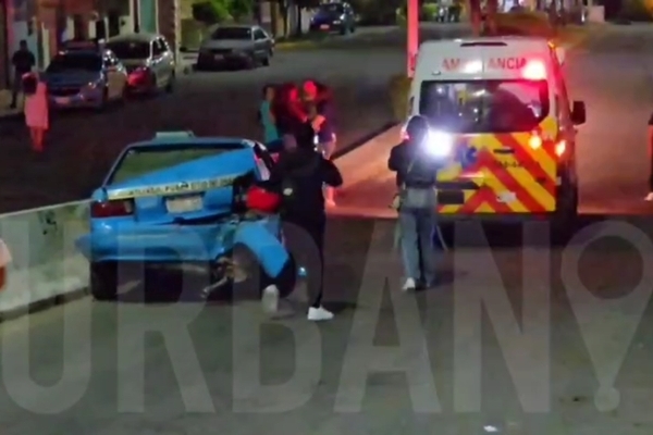 Una mujer de aproximadamente 30 años identificada como Pilar N. perdió la vida en un fuerte accidente vial en el municipio de Atlixco