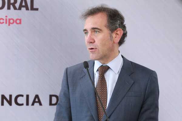 El proyecto aprobado menciona que la publicación de la SEP modifica la percepción pública sobre la trayectoria de Lorenzo Córdova