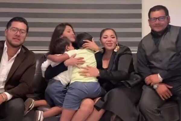 Fue casi a la media noche del jueves 21 de agosto cuando September Vélez compartió los videos del reencuentro con sus dos hijos