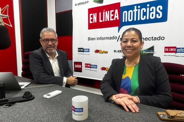 La diputada presidenta del Congreso, Laura Artemisa García, aumenta su liderazgo no sólo en el seno del Legislativo sino en el ámbito social