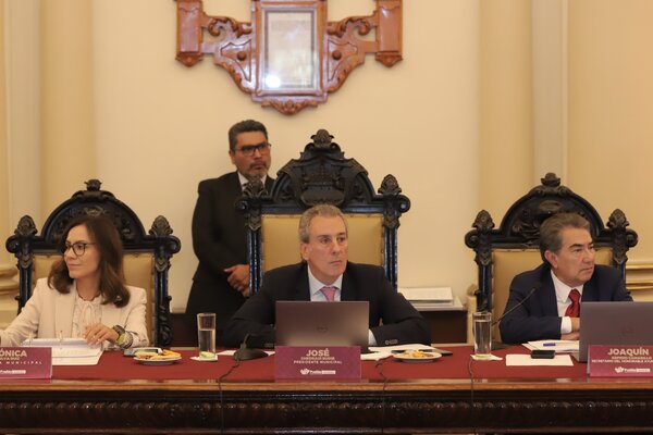 Con la concesión, una empresa privada estará obligada a dar mantenimiento a los más de 400 paraderos que existen en toda la ciudad de Puebla