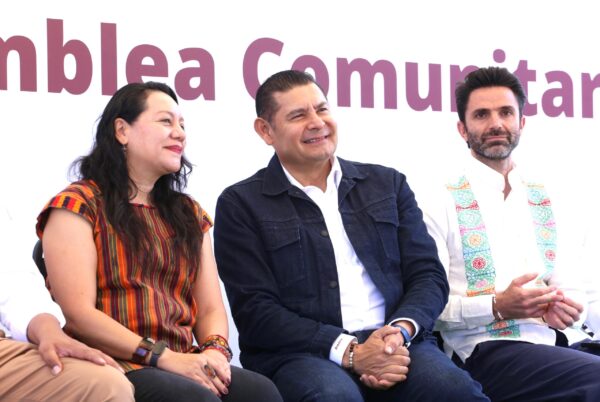 Gobiernos federal y estatal entregan tarjetas del FAISPIAM en la junta Auxiliar de San Miguel Canoa