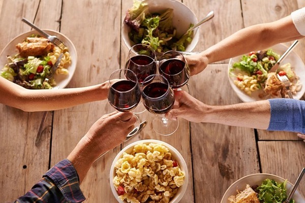 En países mediterráneos es muy común el vino en nuestras comidas, cuando éste no se trata de un producto que sea cardiosaludable