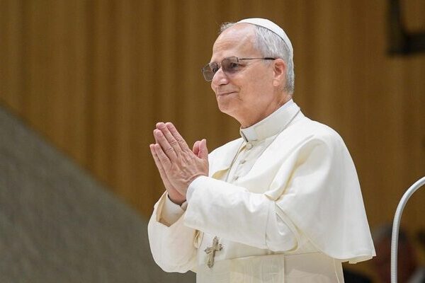El papa León XIV elogió la virtud de escuchar antes de hablar al recibir un premio de los agostinos, en el día de la fiesta de San Agustín