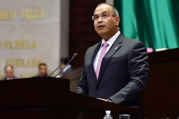 Carlos Treviño tenía una orden de extradición desde hace cinco años, por una denuncia de Emilio Lozoya que lo acusa de recibir sobornos