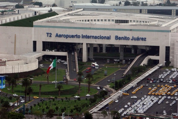 Por otro lado, el servicio de Metrobús en la Línea 4 también se ha visto afectado por las inundaciones en las inmediaciones del AICM