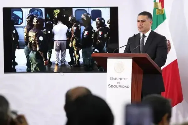 A pesar de estar presos, los líderes continuaban dirigiendo operaciones ilícitas a través de las visitas personales, mencionó Harfuch