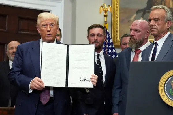 Donald Trump firmó el jueves una orden ejecutiva que establece nuevos aranceles a diversos socios comerciales de Estados Unidos