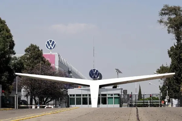 Tras un proceso de diálogo, han alcanzado un acuerdo en la revisión salarial para los trabajadores de Volkswagen que derivó en un aumento