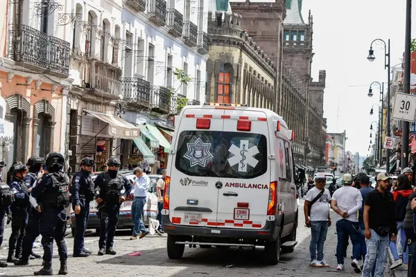 Un operativo de reordenamiento realizado por la Dirección de Vía Pública en la calle 10 Poniente derivó en un enfrentamiento con comerciantes