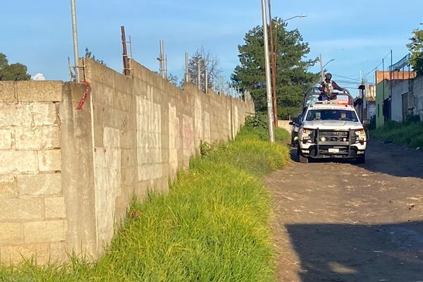 Procedieron a acordonar la zona en inmediaciones de Lomas de San Jerónimo para permitir a la FGE, realizar el levantamiento del cadáver