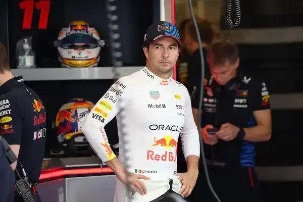 Los rumores sobre qué pilotos tomarán los dos lugares disponibles en Cadillac comenzaron, y Sergio Pérez, aparece como uno de los candidatos