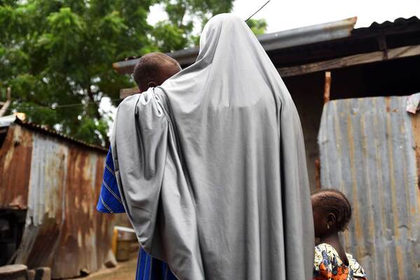 En 2024, agentes estatales y no estatales perpetraron violencia sexual como táctica de guerra, tortura, terrorismo y represión política