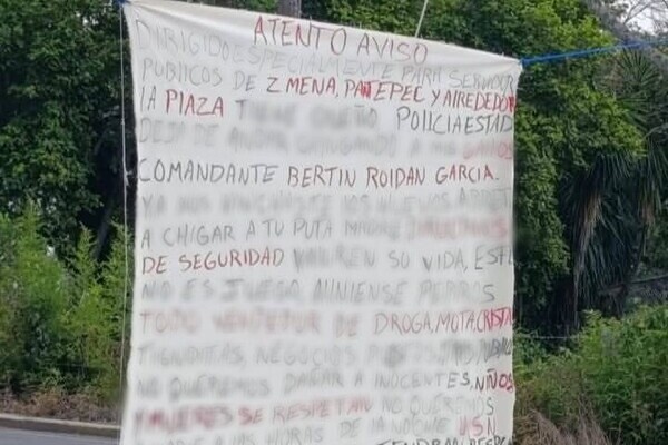 Dos mantas con amenazas a funcionarios fueron colgadas en distintos puntos de Metlaltoyuca, en el municipio de Francisco Z. Mena