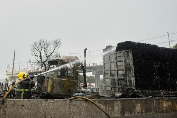 La Secretaría de Salud de CDMX emitió las cifras sobre el accidente de la pipa en Iztapalapa, y la Fiscalía expuso los primeros peritajes