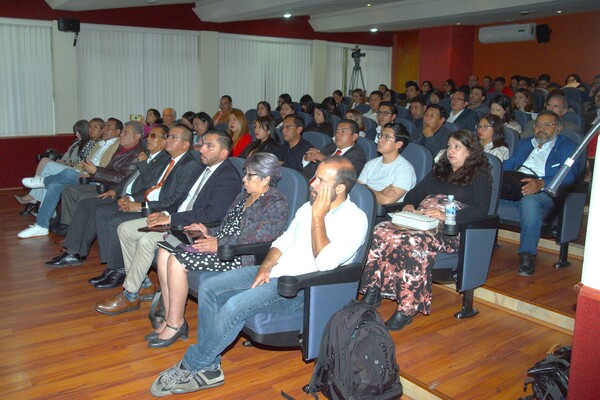 Con la ponencia “Modelos Epistémicos para la Investigación Científica” iniciaron las actividades del Curso de Titulación de Doctorado