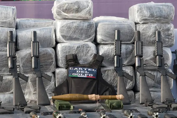 Los cárteles ahora compiten para abastecerse de armas y pertrechos propios de guerra convencional, reportó el diario The New York Times