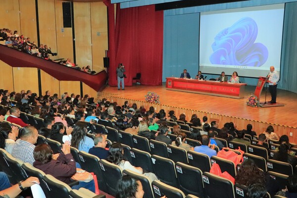 El Encuentro “La interculturalidad como eje educativo" reunió a 260 docentes multigrado que participaron en conferencias, diplomados y cursos