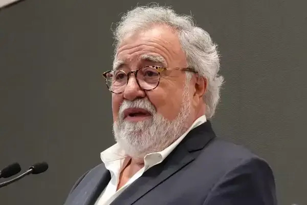 Alejandro Encinas, de 71 años, actualmente se desempeña como secretario de Planeación, Ordenamiento Territorial y Coordinación Metropolitana