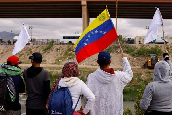 Trump no podrá usar la Ley de Enemigos Extranjeros para acelerar las deportaciones de migrantes acusados de pertenecer al Tren de Aragua
