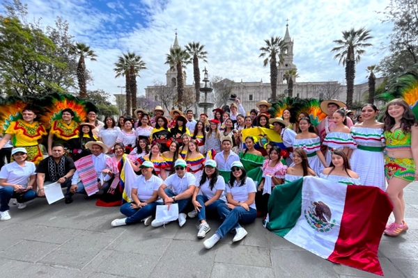 9 Embajadores UATx fortalecen lazos académicos y culturales en Perú (2)