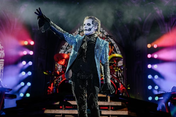 A 13 minutos del arranque, se cancela el concierto de la banda Ghost en el Palacio de los Deportes