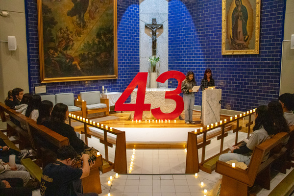 La IBERO Puebla se une como cada año al clamo que busca mantener viva la búsqueda y lucha por los 43 estudiantes desparecidos y sus familias