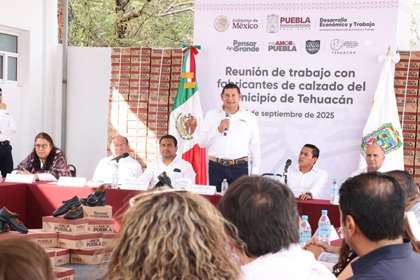Armenta sostiene reunión de trabajo con productores de zapato de Tehuacán; fabricarán 700 mil pares en 2026
