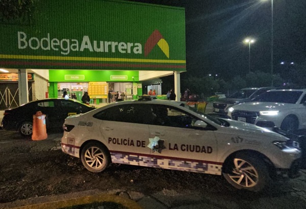 Asaltan Aurrera Xilotzingo y hurtan teléfonos celulares