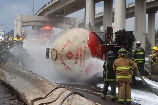 Asciende a 15 el número de víctimas por explosión de pipa de gas en la autopista y el puente de la Concordia
