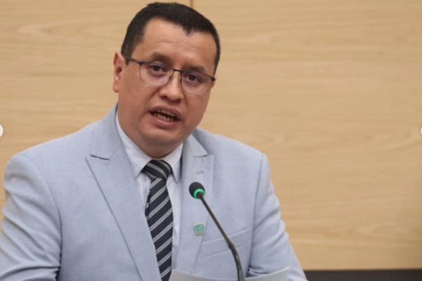 El diputado del Partido Nueva Alianza, Elías Lozada, presentó una iniciativa en el pleno del Congreso para reformar la Ley de Educación