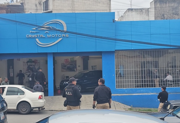 Catean agencia de automóviles en Circuito Juan Pablo II