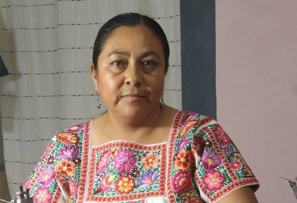 Ella es Virginia Arce, la artesana tlaxcalteca que bordó vestido de Claudia Sheinbaum