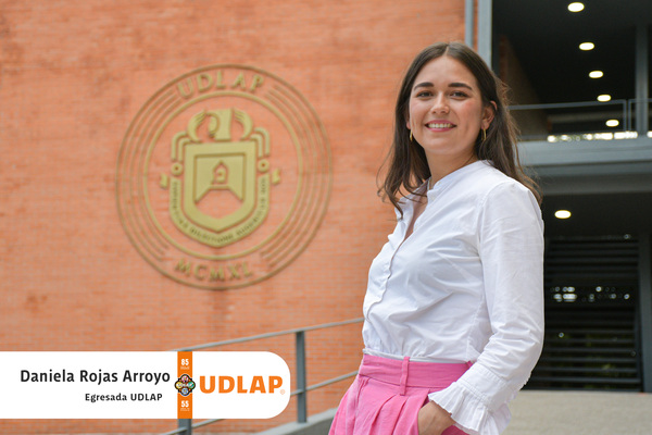 Daniela Rojas Arroyo, egresada de Relaciones Internacionales, impartió la ponencia “Tecnología con propósito” sobre inteligencia artificial