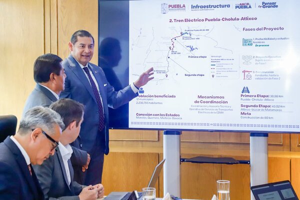 Armenta sostuvo una reunión en Ciudad de México con el titular de la SICT, Jesús Esteva Medina y con el Subsecretario, Juan Carlos Fuentes