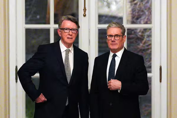 El primer ministro británico, Keir Starmer ha destituido con efecto inmediato a Peter Mandelson como embajador del Reino Unido en EE.UU.