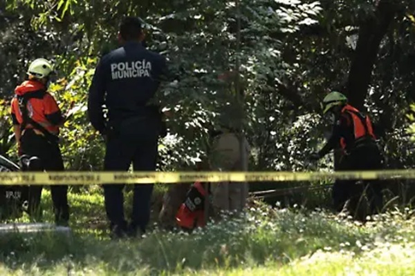 Hallan cadáver con disparos de arma de fuego en la carretera a Cuacuila, en Huauchinango
