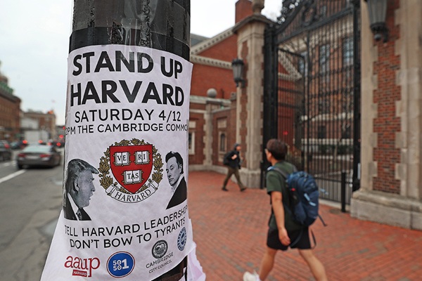 Harvard le gana una a Trump Tribunal federal de EE. UU. revoca recorte de fondos