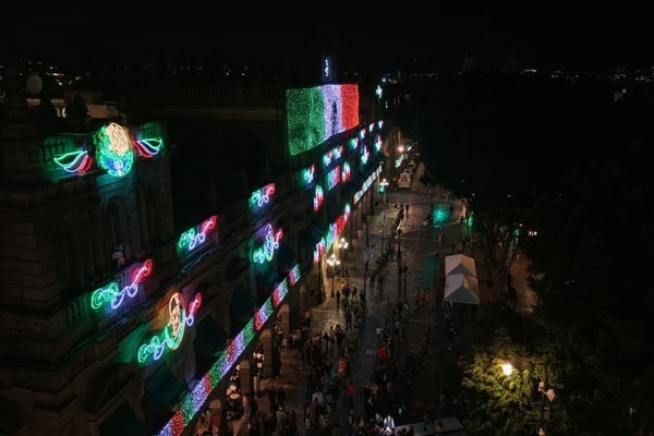 El encendido oficial de las luces conmemorativas de las Fiestas Patrias 2025 iluminó el corazón de la capital con destellos tricolores