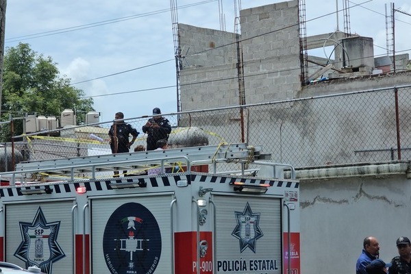 Un hombre identificado como José Antonio N. de 68 años, murió está mañana, tras el desplome de una barda dentro de su domicilio