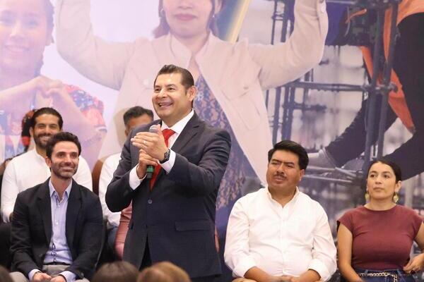 Alejandro Armenta subrayó que trabajarán en equipo para atender las principales necesidades de la población con el Programa Obra Comunitaria