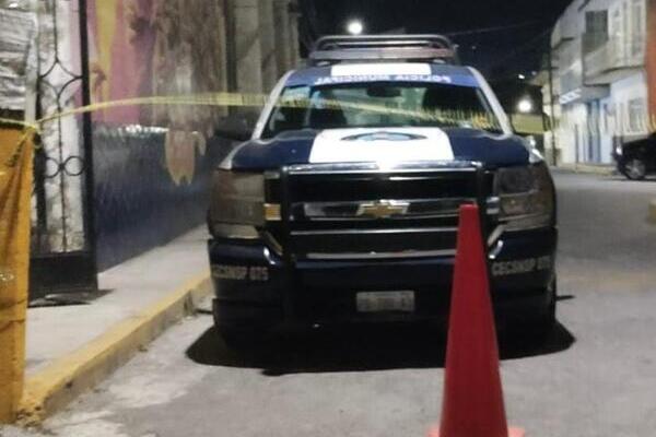 Al lugar llegaron elementos de la Policía Municipal de los Reyes de Juárez y ministeriales de la Fiscalía para realizar las investigaciones