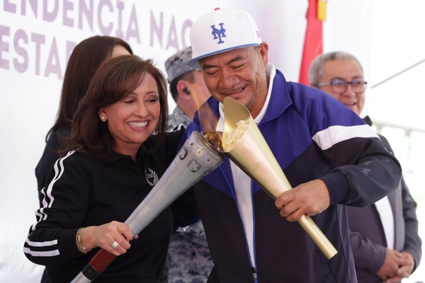 Autoridades municipales trasladaron el fuego simbólico a sus localidades, para dar inicio a los festejos de la Independencia de México