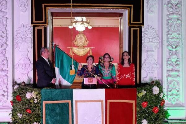 Como parte del Aniversario del inicio de la Independencia de México, la gobernadora Tlaxcala Lorena Cuéllar encabezó la ceremonia del Grito