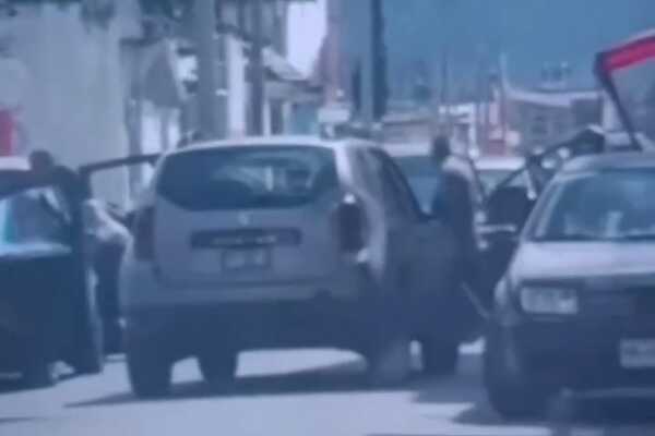 Sucedió en la calle Juárez en la Magdalena Tetela en Acajete, la pareja iba a bordo de un vehículo y sujetos abrieron fuego contra el joven