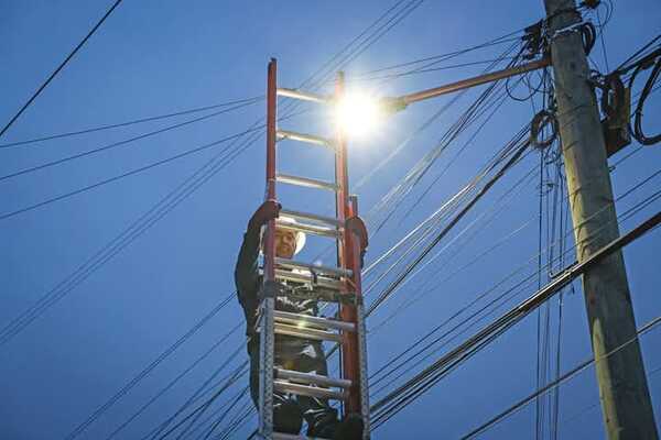 Para aumentar la seguridad en la Reserva Territorial Quetzalcóatl, el edil de Cuautlancingo, puso en marcha el programa “Iluminación Segura”