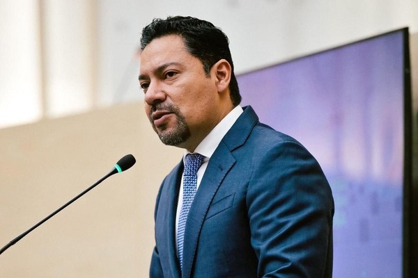 El diputado de Morena presentó una iniciativa de reforma para tipificar el reclutamiento forzado, con una pena de 8 a 15 años de prisión