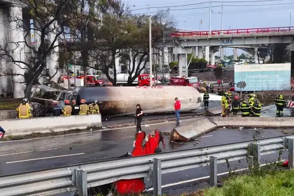 Una de las víctimas mortales más recientes de la explosión es el chófer de la pipa, identificado con el nombre de Fernando Soto Munguía