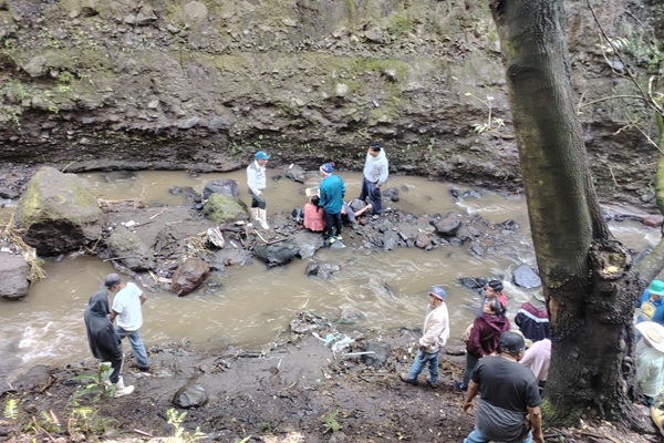 Lluvias dejan dos muertos en Atlixco; jóvenes motociclistas son