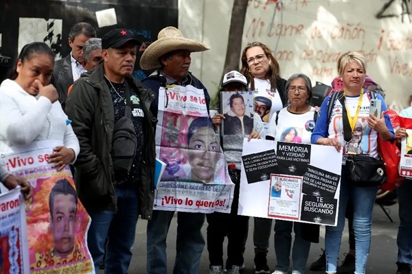 Padres de los 43 de Ayotzinapa piden el regreso del GIEI